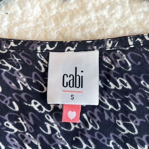 Cabi Te Amo print Blouse Size S Gently used Navy/white - Picture 3 of 7